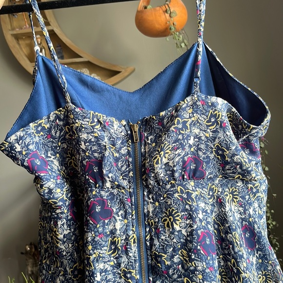 Pins and needle floral printed flowy dress in size 10 - Picture 5 of 5